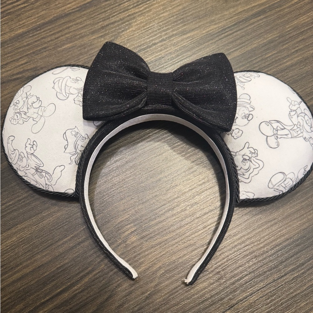 Disney Black and White Minnie Mouse Ears Headband